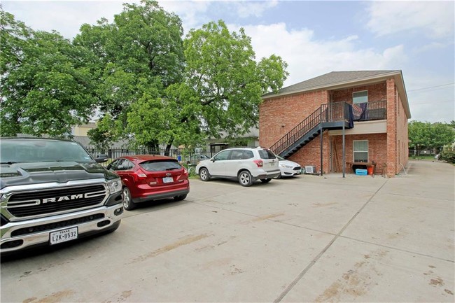 Brick House Apartments in Waco, TX - Building Photo - Building Photo