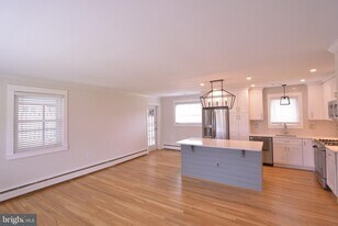 3817 Ren Rd in Fairfax, VA - Building Photo