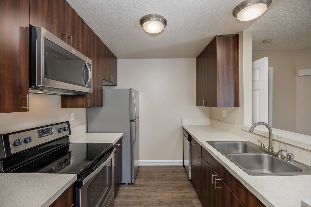 Mariners Point in Imperial Beach, CA - Foto de edificio