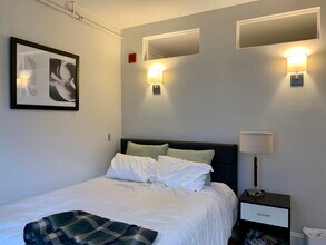 427 S Huntington Ave, Unit 2 in Boston, MA - Foto de edificio - Building Photo