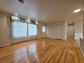 2 Colonial Ave in Myerstown, PA - Foto de edificio - Building Photo