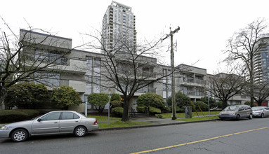 Cedardale Court in Burnaby, BC - Building Photo - Building Photo