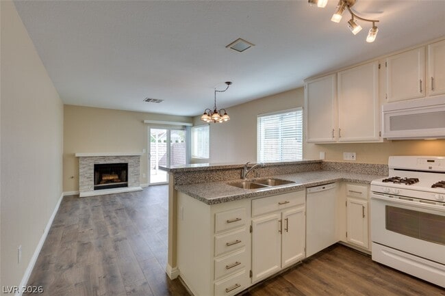 4658 Belshire Dr in Las Vegas, NV - Building Photo - Building Photo