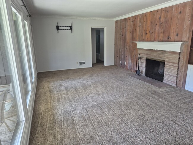 7357 Forest Ave in Whittier, CA - Foto de edificio - Building Photo