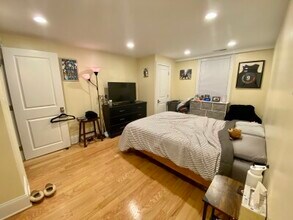 7 Acron Rd in Brookline, MA - Building Photo - Building Photo