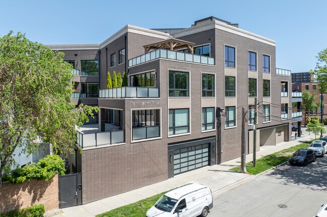 Schubert Pointe in Chicago, IL - Building Photo - Building Photo