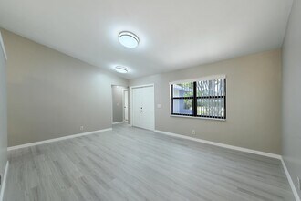 13442 Northumberland Cir in Wellington, FL - Building Photo - Building Photo