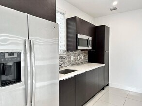 6414 NW 104th Ct in Medley, FL - Building Photo - Building Photo