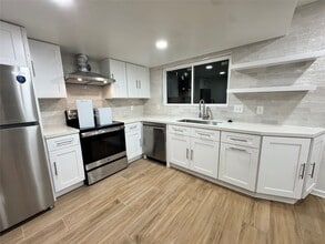 10002 Knoboak Dr in Houston, TX - Building Photo - Building Photo