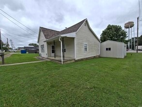108 S Oak St in Loogootee, IN - Building Photo - Building Photo