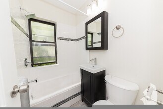 1054 W Lill Ave, Unit 3 in Chicago, IL - Foto de edificio - Building Photo