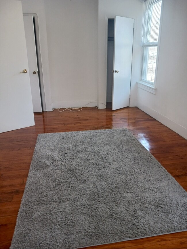 39 Paterson St, Unit 4 in Jersey City, NJ - Foto de edificio - Building Photo