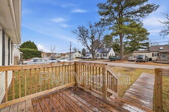 217 Bob Ln in Virginia Beach, VA - Foto de edificio - Building Photo