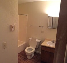 511 Church St in Marshfield, MO - Building Photo - Building Photo