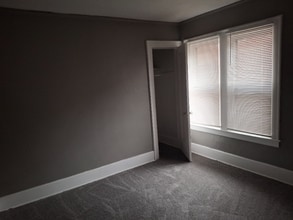 574 W Goldengate St in Detroit, MI - Foto de edificio - Building Photo