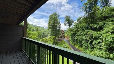128 Village Dr in Gatlinburg, TN - Building Photo - Building Photo