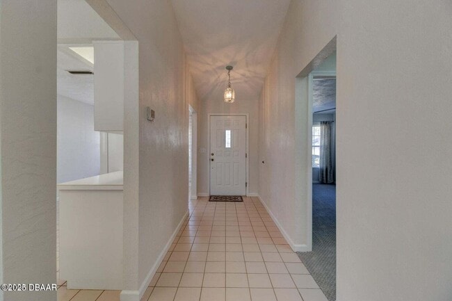 2011 Beaver Creek Dr in Port Orange, FL - Building Photo - Building Photo