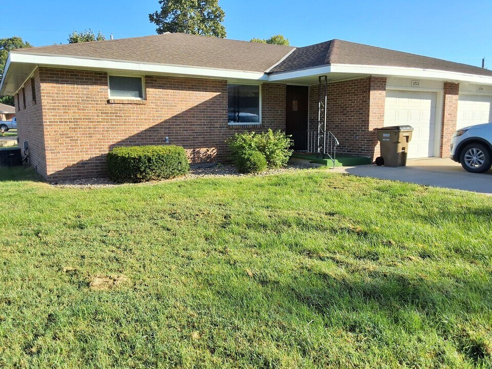 2722 Stewart Dr in Grand Island, NE - Building Photo