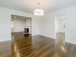 14 St Pauls Pl in Garden City, NY - Building Photo - Building Photo