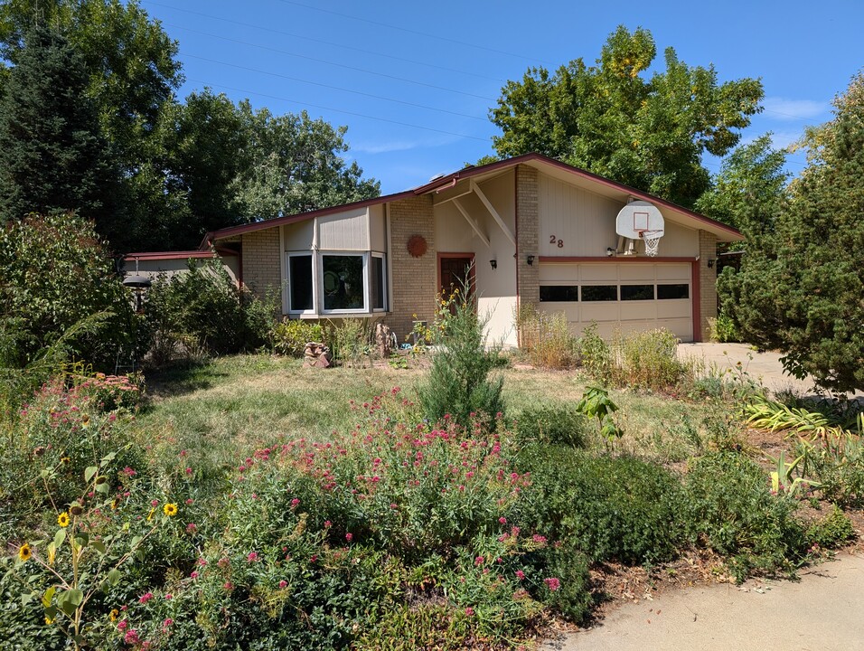 28 James Circle in Longmont, CO - Building Photo