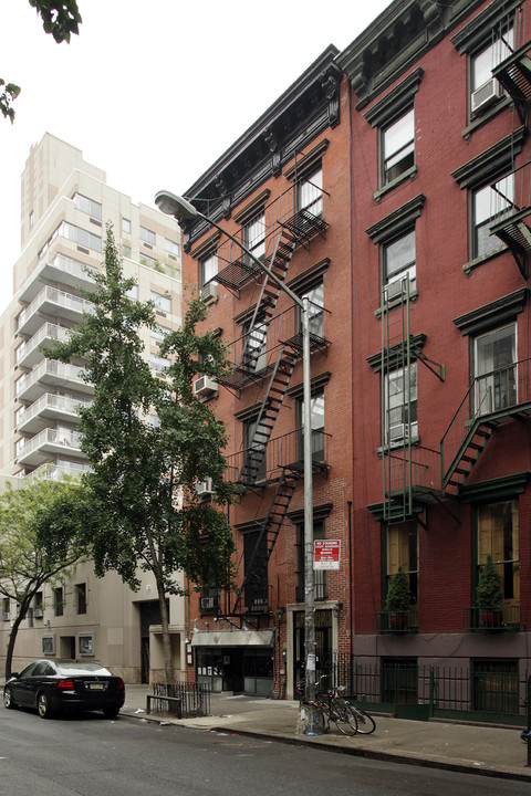 228 E Tenth St in New York, NY - Building Photo