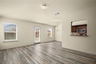 112 Hondo Gap Ln in Jarrell, TX - Foto de edificio - Building Photo