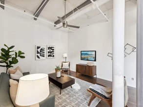 335 W 5th St, Unit 204 in Cincinnati, OH - Building Photo - Building Photo