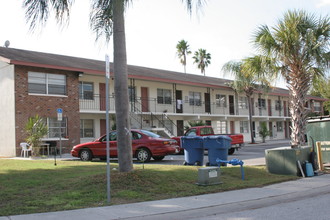 Sally Lane Apartments in Clearwater, FL - Foto de edificio - Building Photo