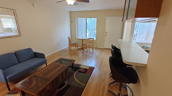 2471 Riverside Pl in Los Angeles, CA - Building Photo - Building Photo