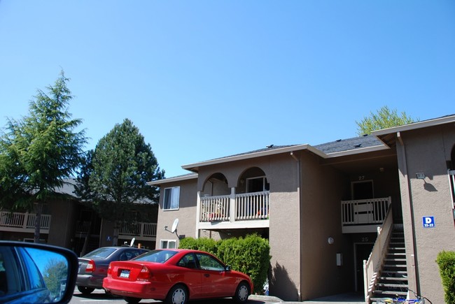 West Main At The Park in Hillsboro, OR - Foto de edificio - Building Photo