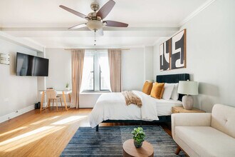 240 W 73rd St in New York, NY - Building Photo - Building Photo