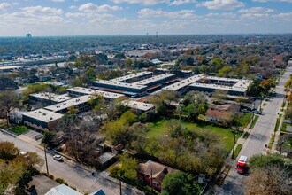 Mission Villas in San Antonio, TX - Foto de edificio - Building Photo