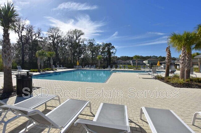 1940 Red Lp in Lakeland, FL - Building Photo - Building Photo