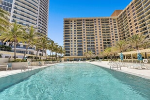 2501 S Ocean Dr in Hollywood, FL - Building Photo