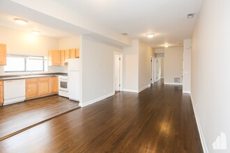 4655 N Lincoln Ave, Unit 2 in Chicago, IL - Building Photo - Building Photo