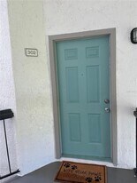 2201 Cascades Blvd in Kissimmee, FL - Building Photo