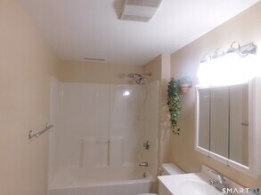 6 Daybreak Ln in Shelton, CT - Building Photo - Building Photo