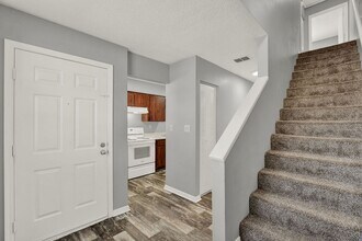 290 Bentwood Ct in Orange City, FL - Building Photo - Building Photo