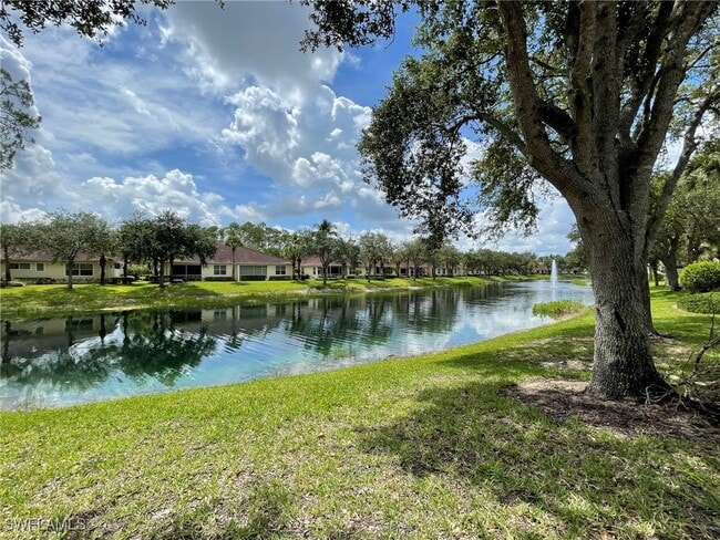 1628 Cayman Ct in Naples, FL - Foto de edificio - Building Photo