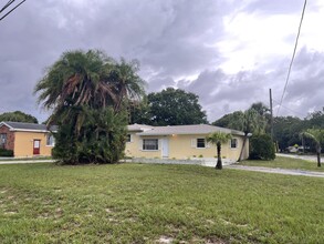 1701 Sunrise Blvd in Fort Pierce, FL - Building Photo - Building Photo