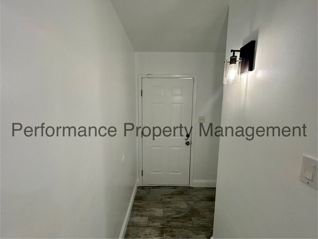 8617 Eucalyptus Dr in Bakersfield, CA - Building Photo - Building Photo