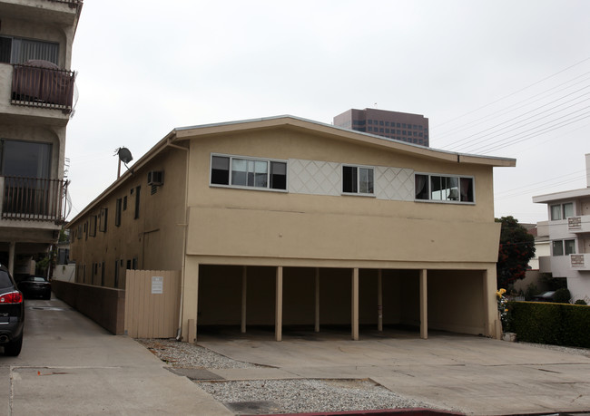 1002 S Barrington Ave in Los Angeles, CA - Foto de edificio - Building Photo