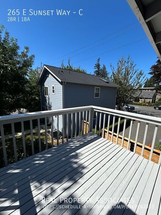 265 E Sunset Way in Issaquah, WA - Building Photo