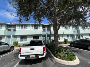 1932 Alamanda Way in Riviera Beach, FL - Building Photo - Building Photo