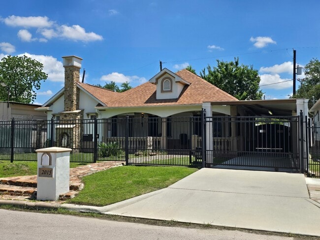 2015 Munger St