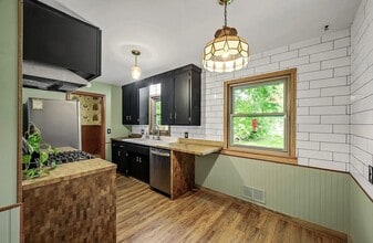 6121 Trinity Dr NE in Fridley, MN - Building Photo - Building Photo