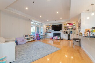 1602 Beacon St in Brookline, MA - Building Photo - Building Photo