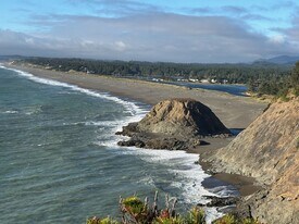 860 Stagecoach Ln in Port Orford, OR - Building Photo