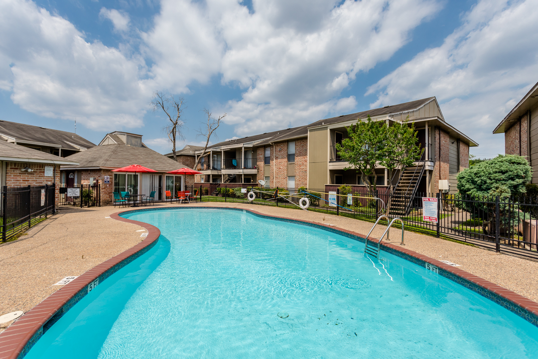 Villa Solano Apartments in Houston, TX - Building Photo