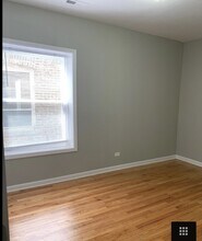 8522 S Bennett Ave, Unit #1 in Chicago, IL - Foto de edificio - Building Photo